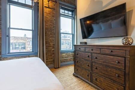 Hip Urban Loft - Small Town Charm - 124 Lofts #1 West Dundee المظهر الخارجي الصورة