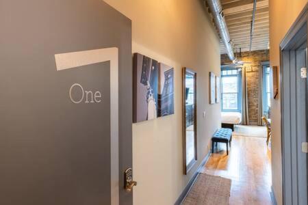 Hip Urban Loft - Small Town Charm - 124 Lofts #1 West Dundee المظهر الخارجي الصورة