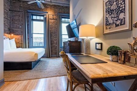 Hip Urban Loft - Small Town Charm - 124 Lofts #1 West Dundee المظهر الخارجي الصورة