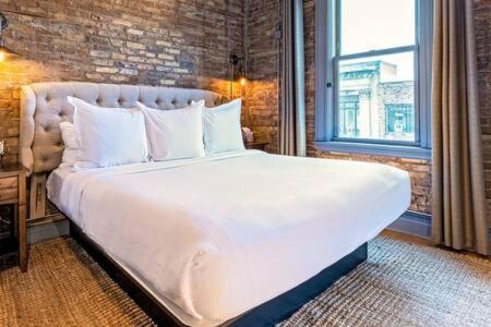 Hip Urban Loft - Small Town Charm - 124 Lofts #1 West Dundee المظهر الخارجي الصورة
